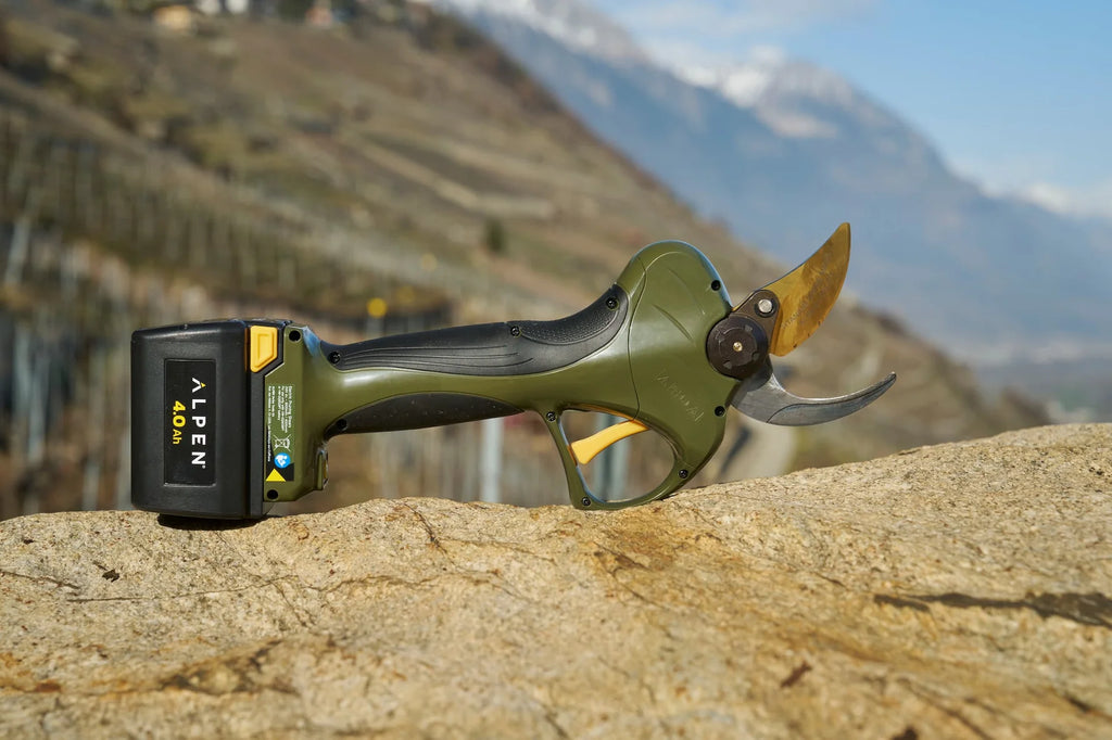 Alpen Wildhorn 40 Professional Electric Pruner Shear Secateurs 2x Battery, Maintenance & Storage Kit