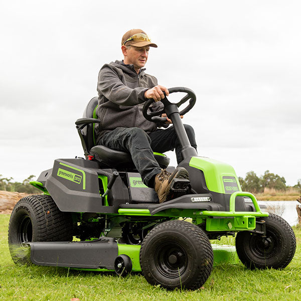 GREENWORKS 60V Pro Electric Ride-on Lawnmower with 8.0Ah Battery & Dual Rapid Charger Kit - 42" Cut