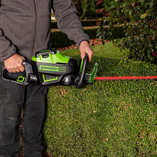 GREENWORKS 60V Pro Hedge Trimmer 66cm (26″) 4.0Ah Battery & Charger Kit