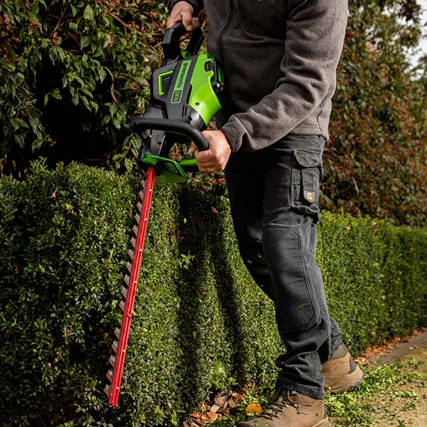 GREENWORKS 60V Pro Hedge Trimmer 66cm (26″) 4.0Ah Battery & Charger Kit