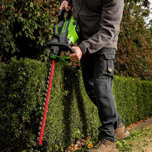 Load image into Gallery viewer, GREENWORKS 60V Pro Hedge Trimmer 66cm (26″) 4.0Ah Battery &amp; Charger Kit