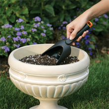 Load image into Gallery viewer, Fiskars Nyglass Garden Soil Scoop JM1526