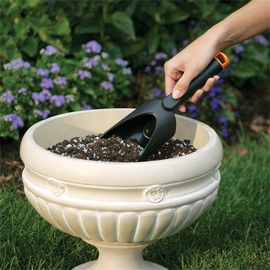 Fiskars Nyglass Garden Soil Scoop JM1526