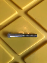 Load image into Gallery viewer, Single-D Bolt